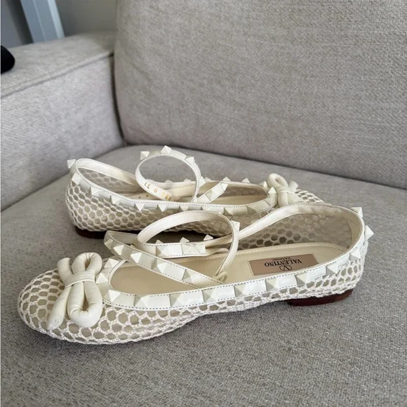Valentino Cream Lace Flats with Bow Detail ( authentic) - Picture 1 of 2
